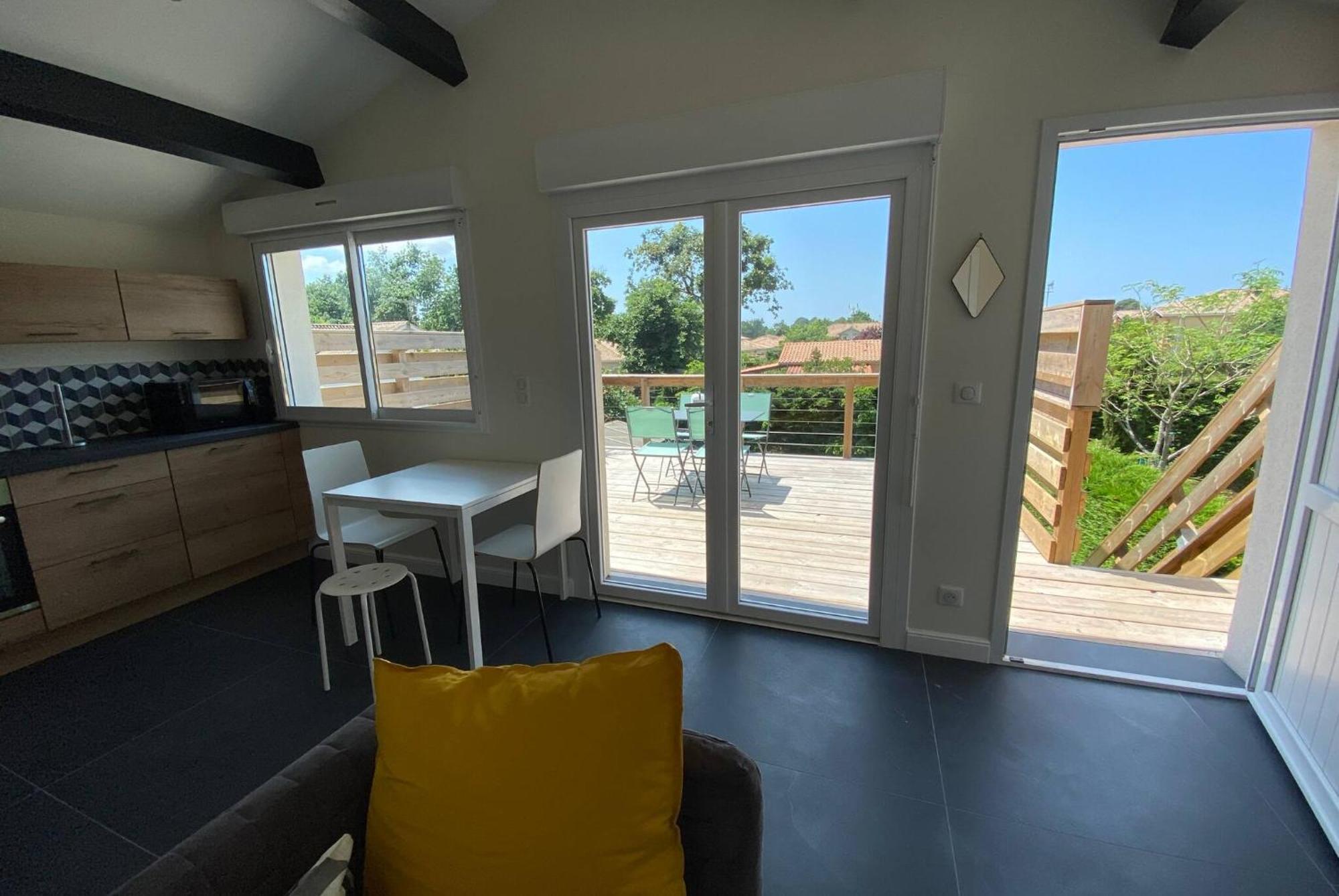 Appartement Des Pignons A Lege Bourg Bagian luar foto